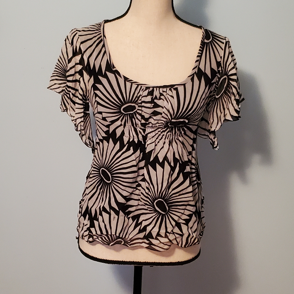 Trina Turk Gray Floral Flutter Sleeve Blouse Top For Office Or Casual Wear